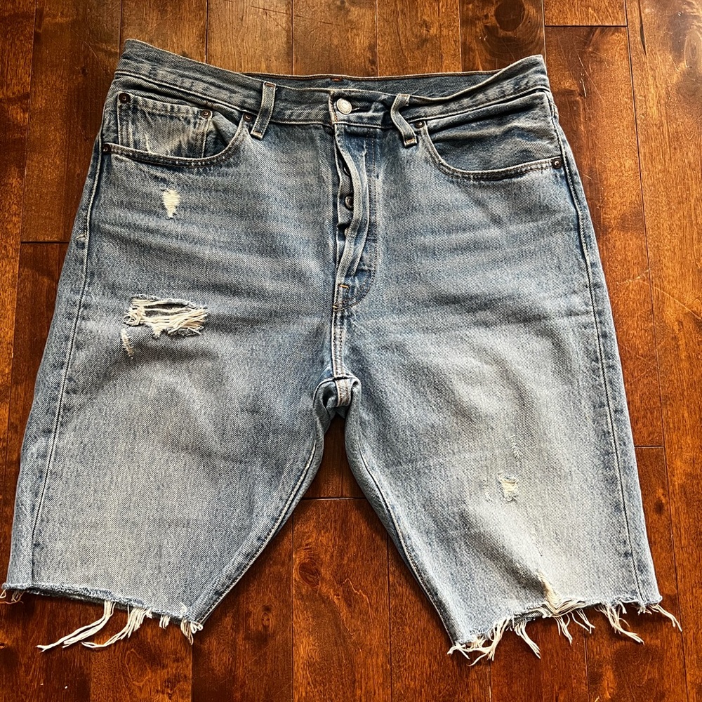 Levi’s cut off jean shorts